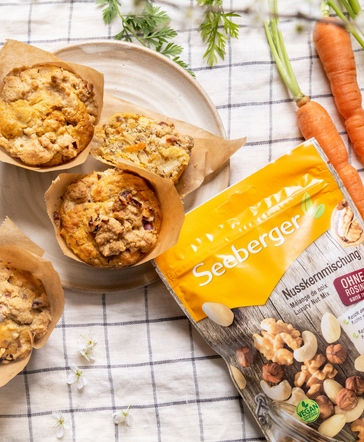 Saftige Karotten-Nuss Muffins mit Streuseln